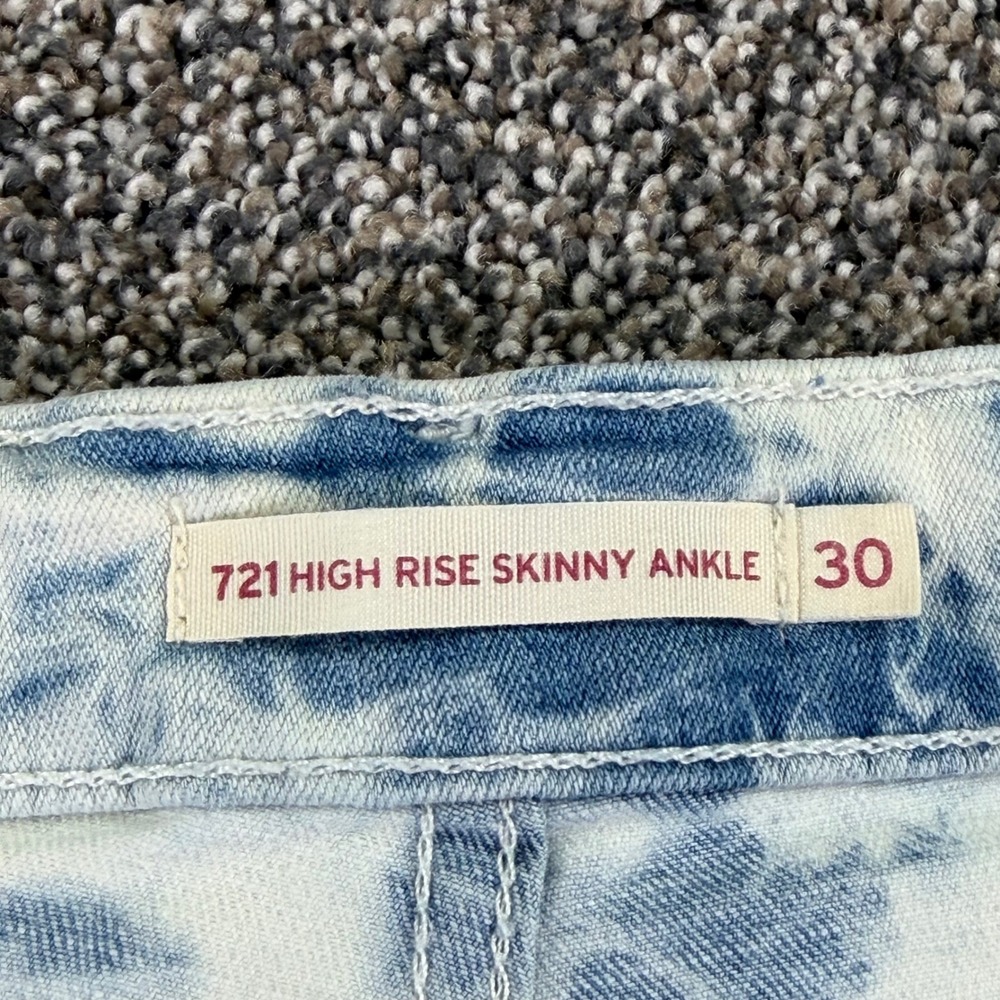 Levis 721 High Rise Skinny Ankle Tie Dye Jeans Blue White Raw Hem Womens 30 - Picture 8 of 13